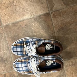 Women’s Vans sneakers, size 6.Gently worn.